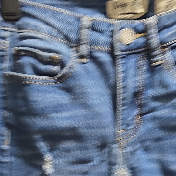 Distressed Cropped Jeans - Picture 8 of 16